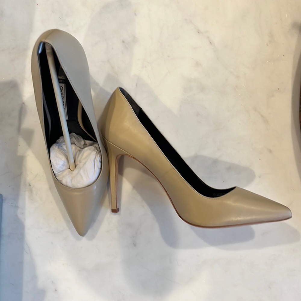 NWT - Charles David Nude Leather Pumps